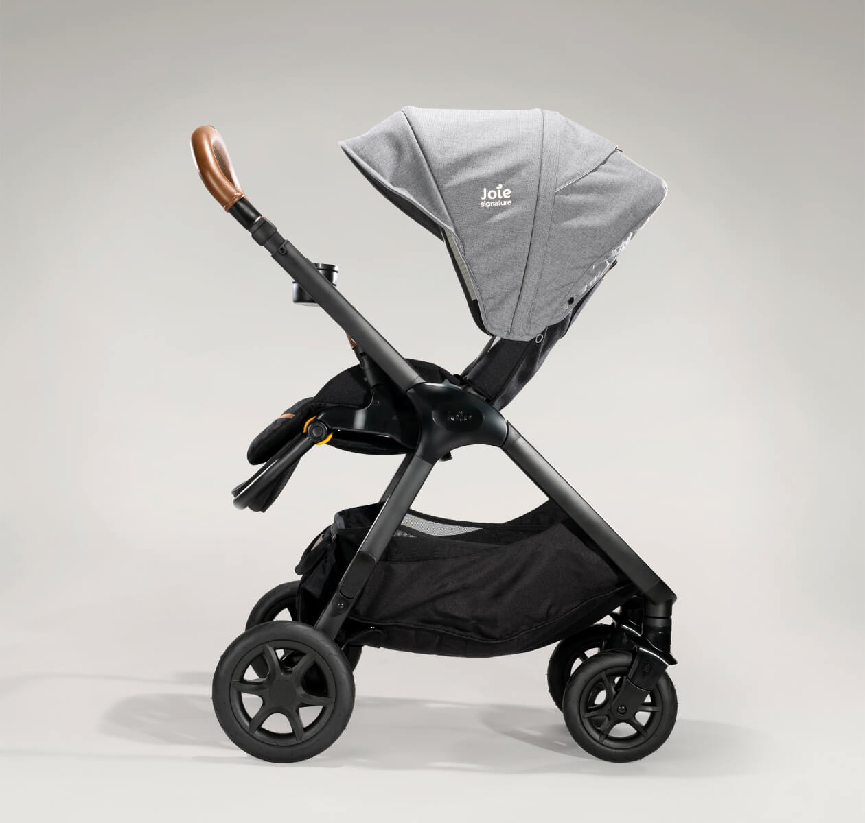 Mama Pato, tienda online de productos para bebés - Carrito Joie Signature Finiti Color Carbon: Silla paseo + Burbuja lluvia