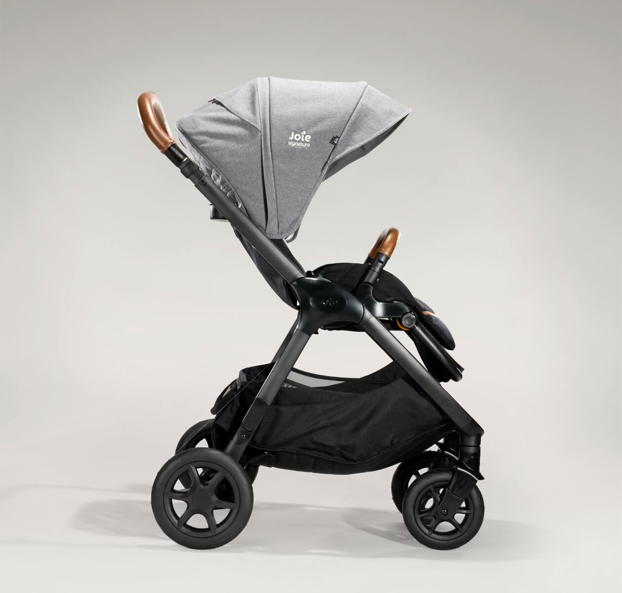 Mama Pato, tienda online de productos para bebés - Carrito Joie Signature Finiti Color Carbon: Silla paseo + Burbuja lluvia
